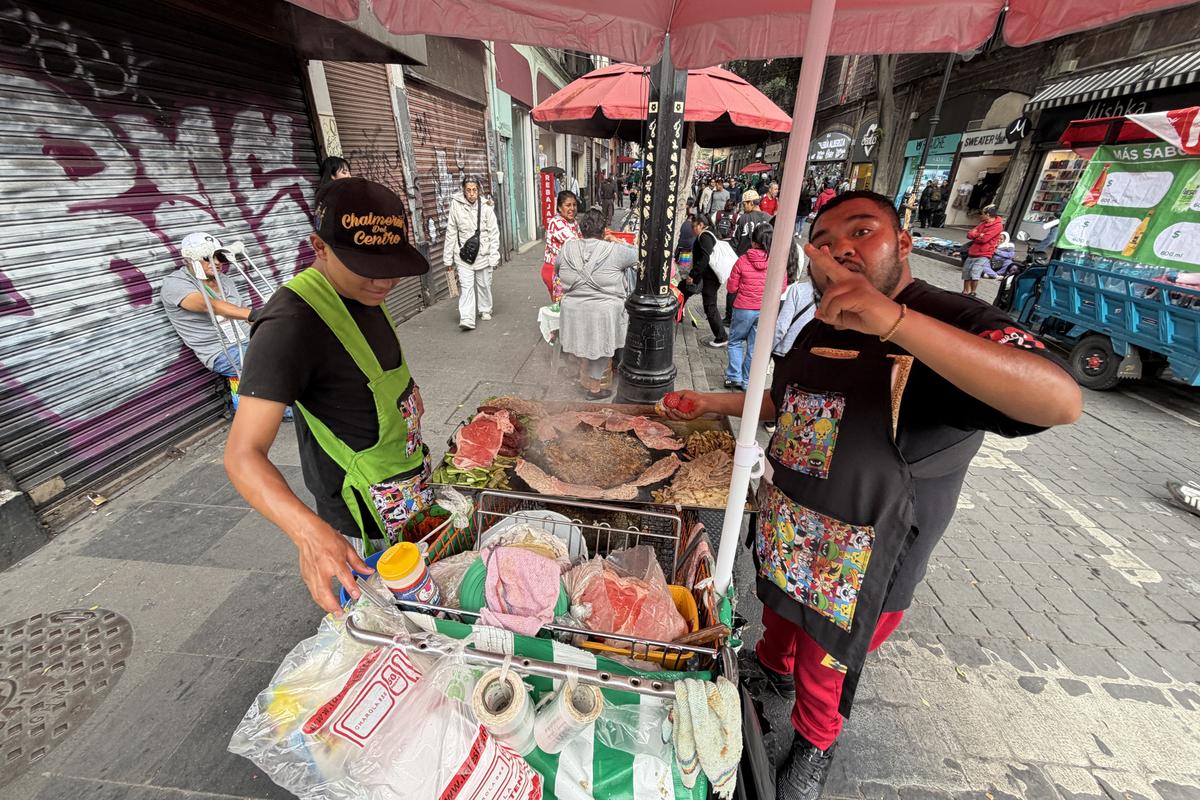 Tacos, condimente și... „grăsuțe” umplute cu șorici crocant » „Street food” altfel în Ciudad de Mexico