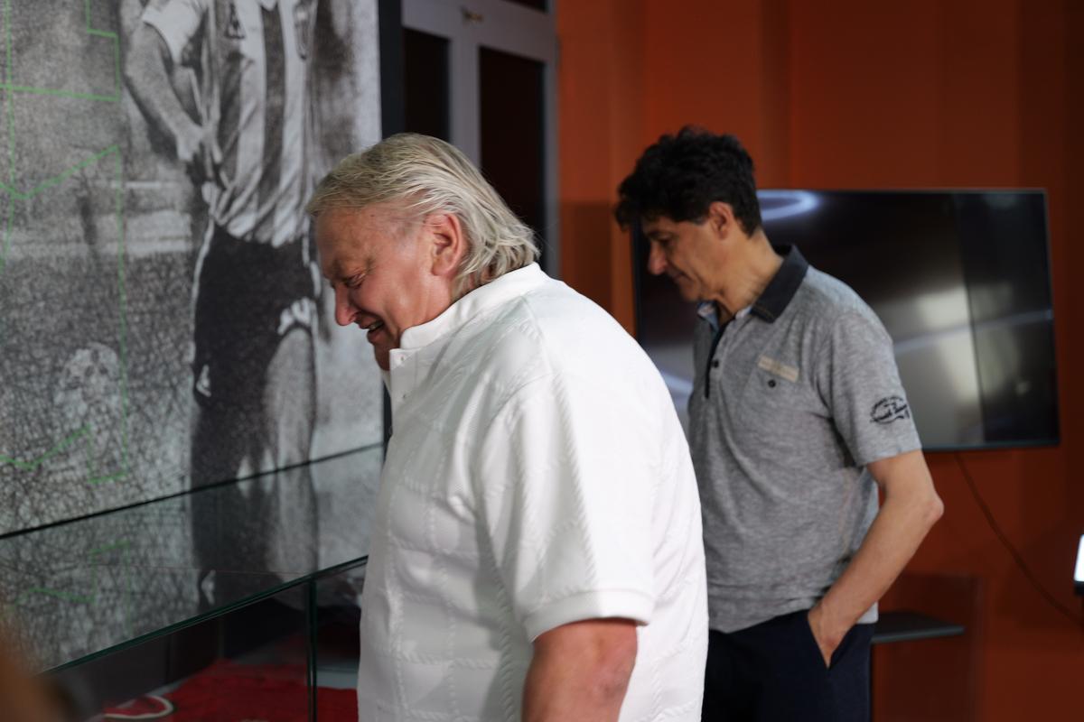 Miodrag Belodedici și Dănuț Lupu, la colecția tuturor baloanelor folosite la Campionatele Mondiale