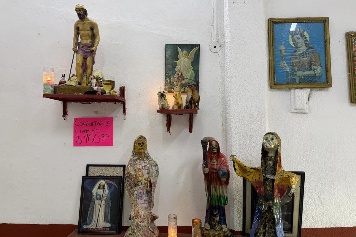 Imagini de la Santuario de la Santa Muerte