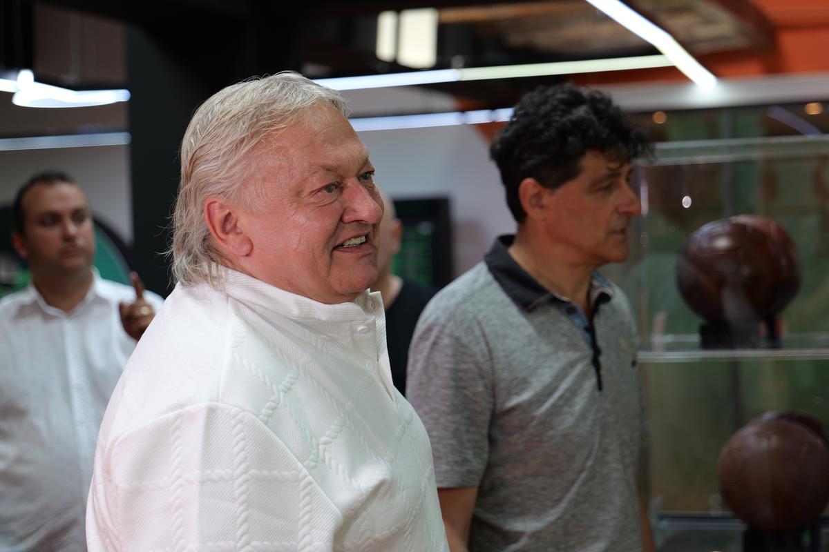 Miodrag Belodedici și Dănuț Lupu, la colecția tuturor baloanelor folosite la Campionatele Mondiale