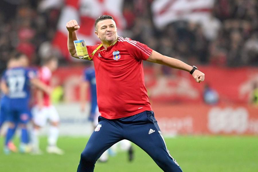 Daniel Oprița, antrenorul Stelei // FOTO: Imago Images „Vor promova sigur! Cred că au 7 milioane de euro buget” » Echipa din Liga 2 care își surclasează rivalele încă dinainte de începerea sezonului