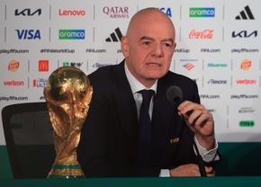Alt editorial nimicitor: „Aceasta este FIFA lui Infantino, bufonul zâmbitor. Pentru șarlatanul arogant, suntem cu toții acolo pentru a fi jefuiți și în pauzele de hidratare!”