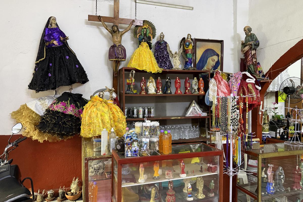 Imagini de la Santuario de la Santa Muerte