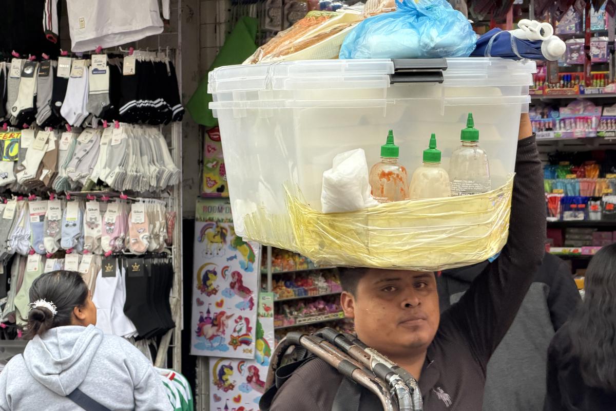 Tacos, condimente și... „grăsuțe” umplute cu șorici crocant » „Street food” altfel în Ciudad de Mexico