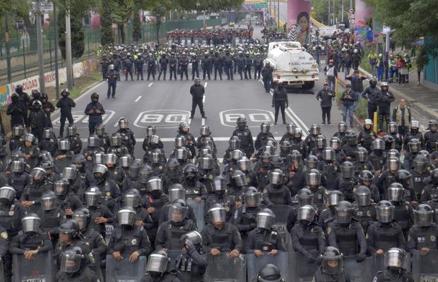 Mobilizare maximă înainte de Cupa Mondială: 100.000 de politiști pe străzi