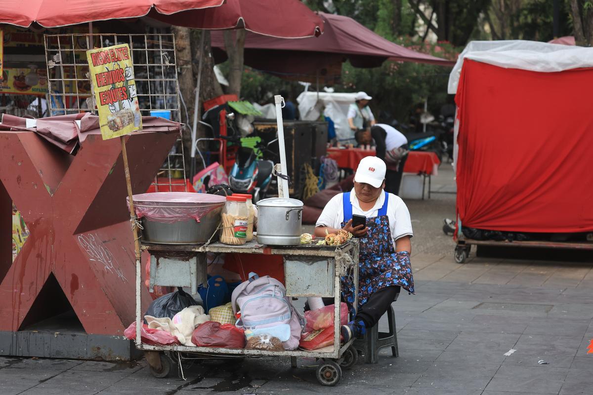 Tacos, condimente și... „grăsuțe” umplute cu șorici crocant » „Street food” altfel în Ciudad de Mexico