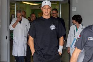 Jannik Sinner, undă verde pentru a începe antrenamentele după două zile de investigații medicale la un spital din Milano