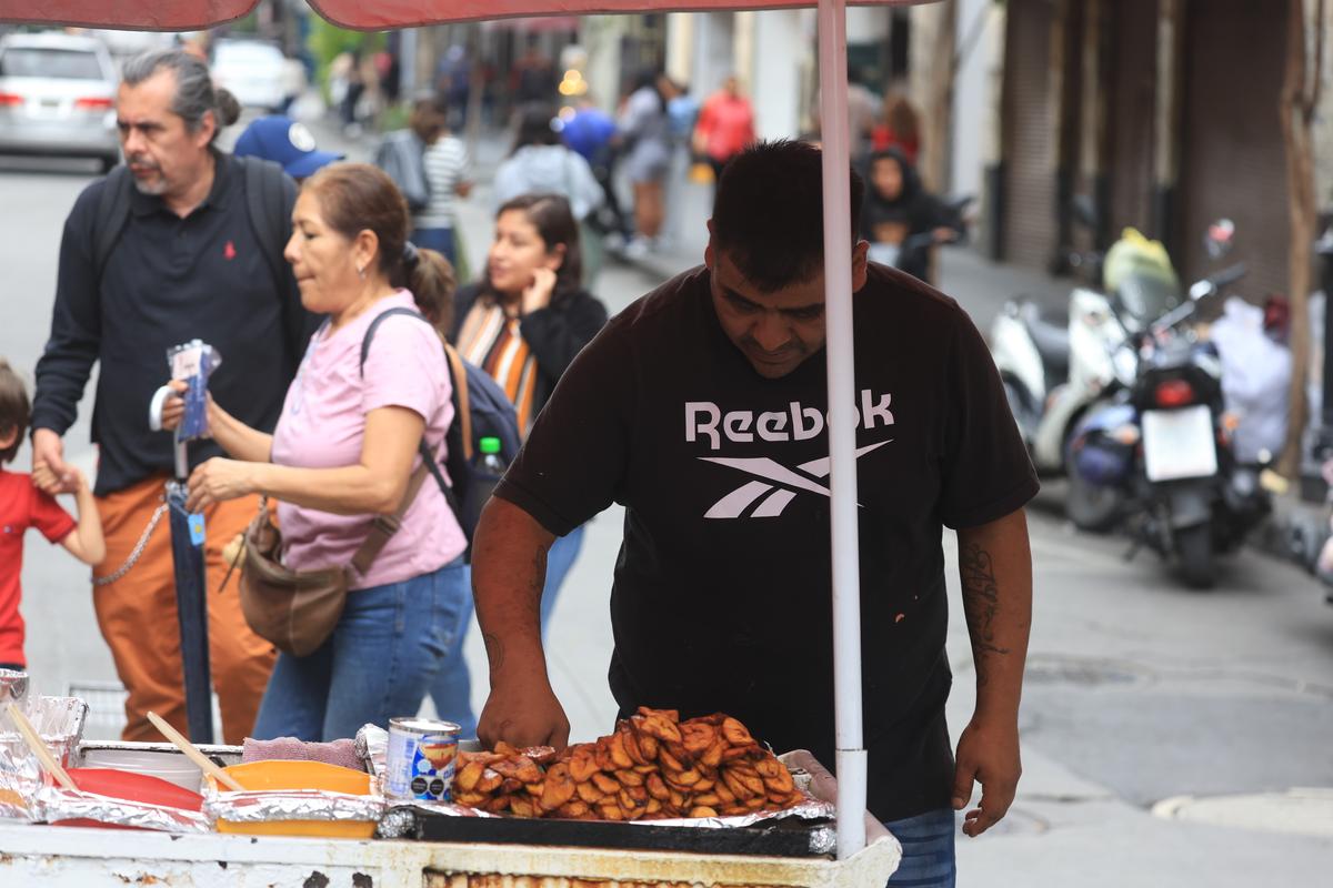 Tacos, condimente și... „grăsuțe” umplute cu șorici crocant » „Street food” altfel în Ciudad de Mexico