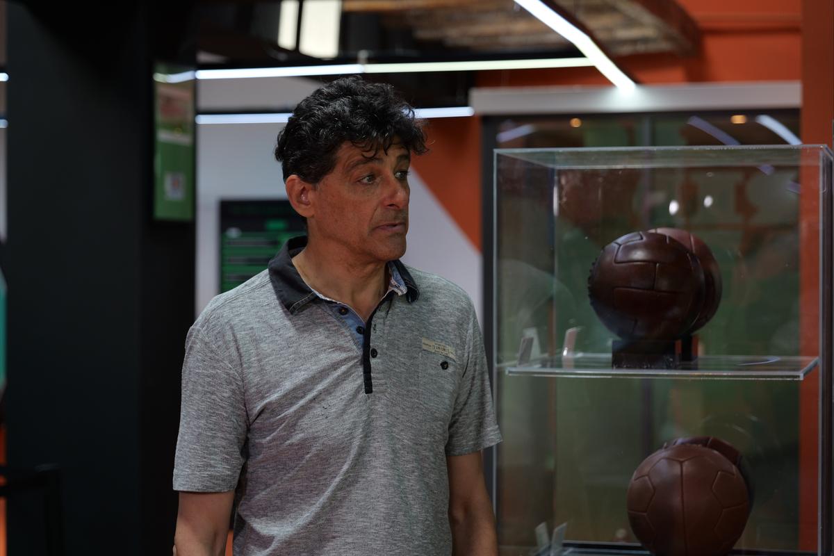 Miodrag Belodedici și Dănuț Lupu, la colecția tuturor baloanelor folosite la Campionatele Mondiale