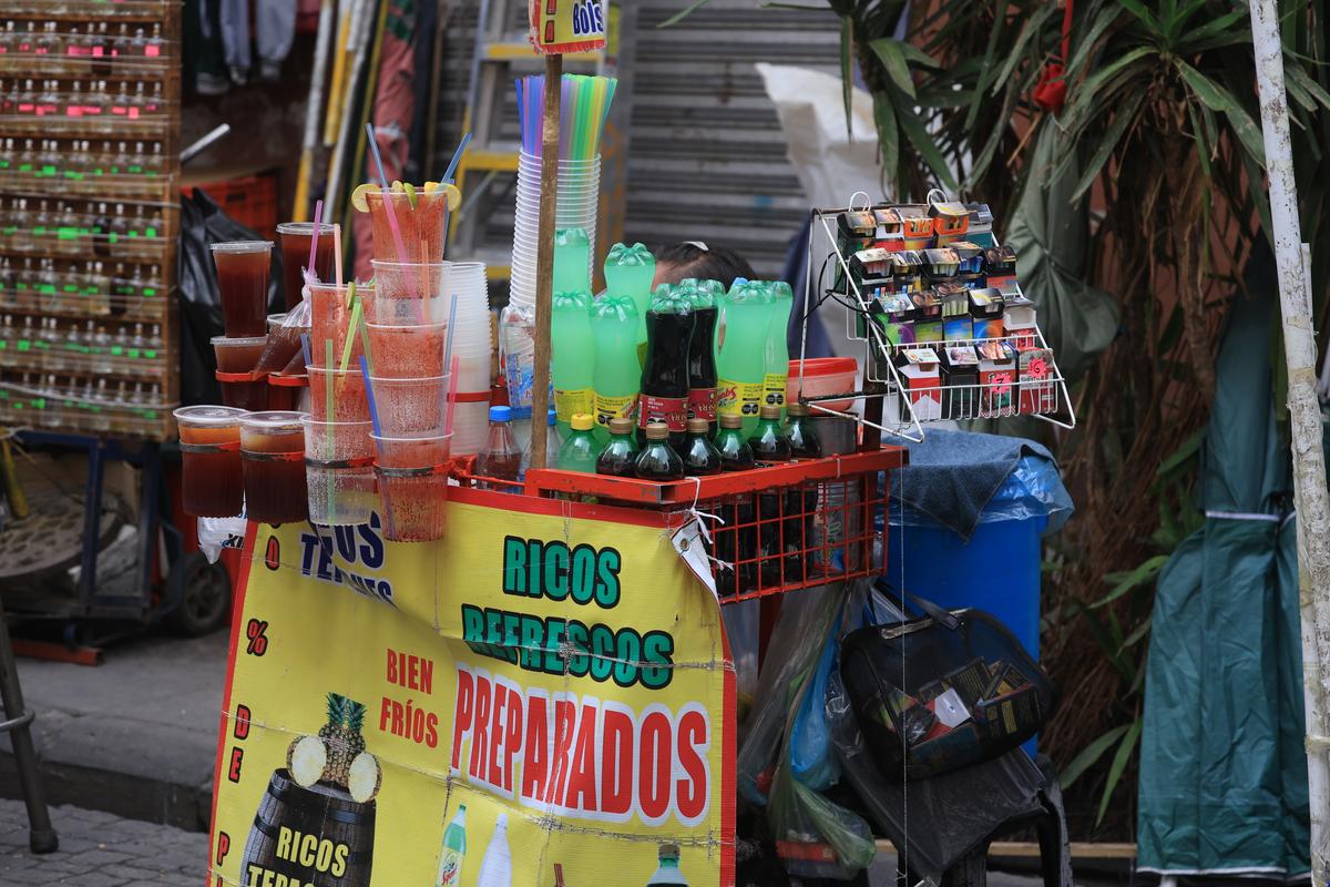 Tacos, condimente și... „grăsuțe” umplute cu șorici crocant » „Street food” altfel în Ciudad de Mexico