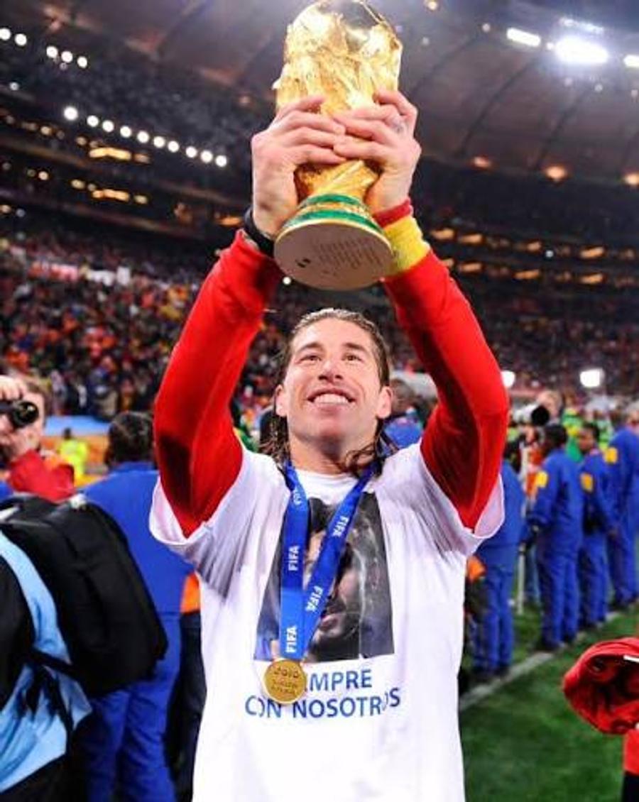 Sergio Ramos a câștigat toate trofeele în viața lui, iar golul înscris pentru Real Madrid în finala UCL din 2014 cu Atletico este epocal Incredibil, dar adevărat! Top 5 superfotbaliști care n-au înscris la Cupa Mondială. Unul a influențat apariția VAR