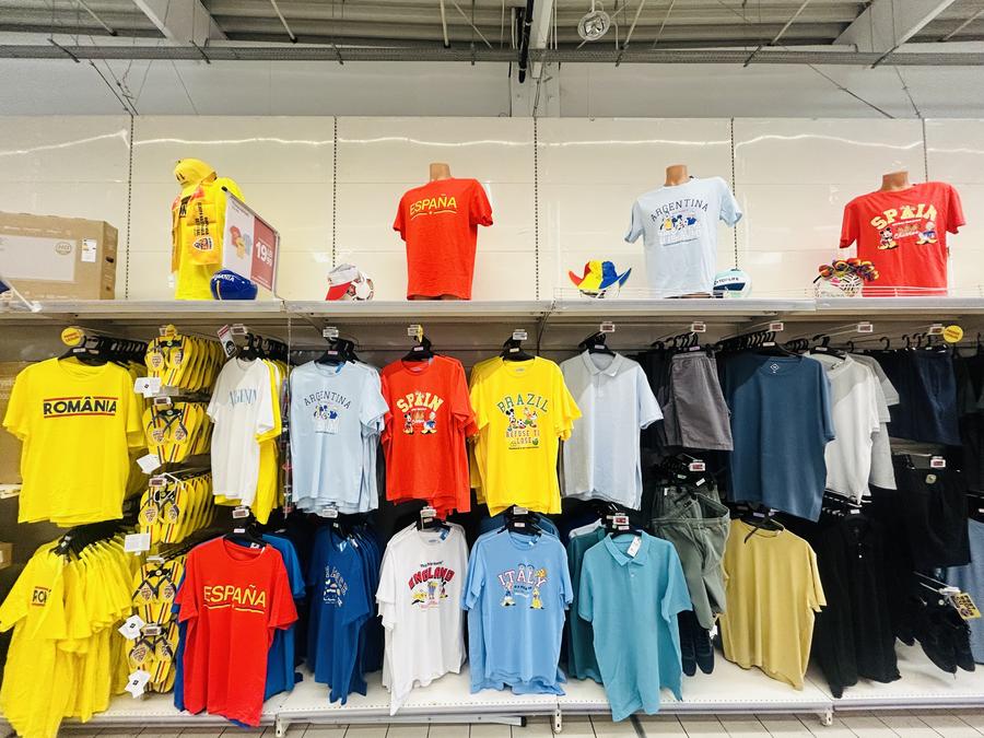 Tactica câștigătoare pentru Cupa Mondială de Fotbal: Spectacol pe teren, super-oferte în coșul de cumpărături!