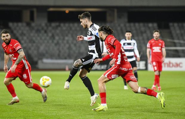 Corvinul nu se oprește din transferuri! Negocieri cu fotbalistul lui U Cluj