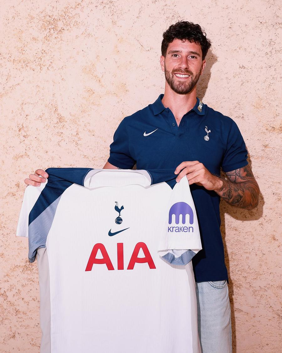 Marcos Senesi, prezentat de Tottenham // foto: Facebook Transfer oficializat de Tottenham! » Concurență pentru Radu Drăgușin