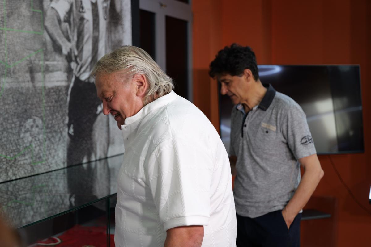 Miodrag Belodedici și Dănuț Lupu, la colecția tuturor baloanelor folosite la Campionatele Mondiale