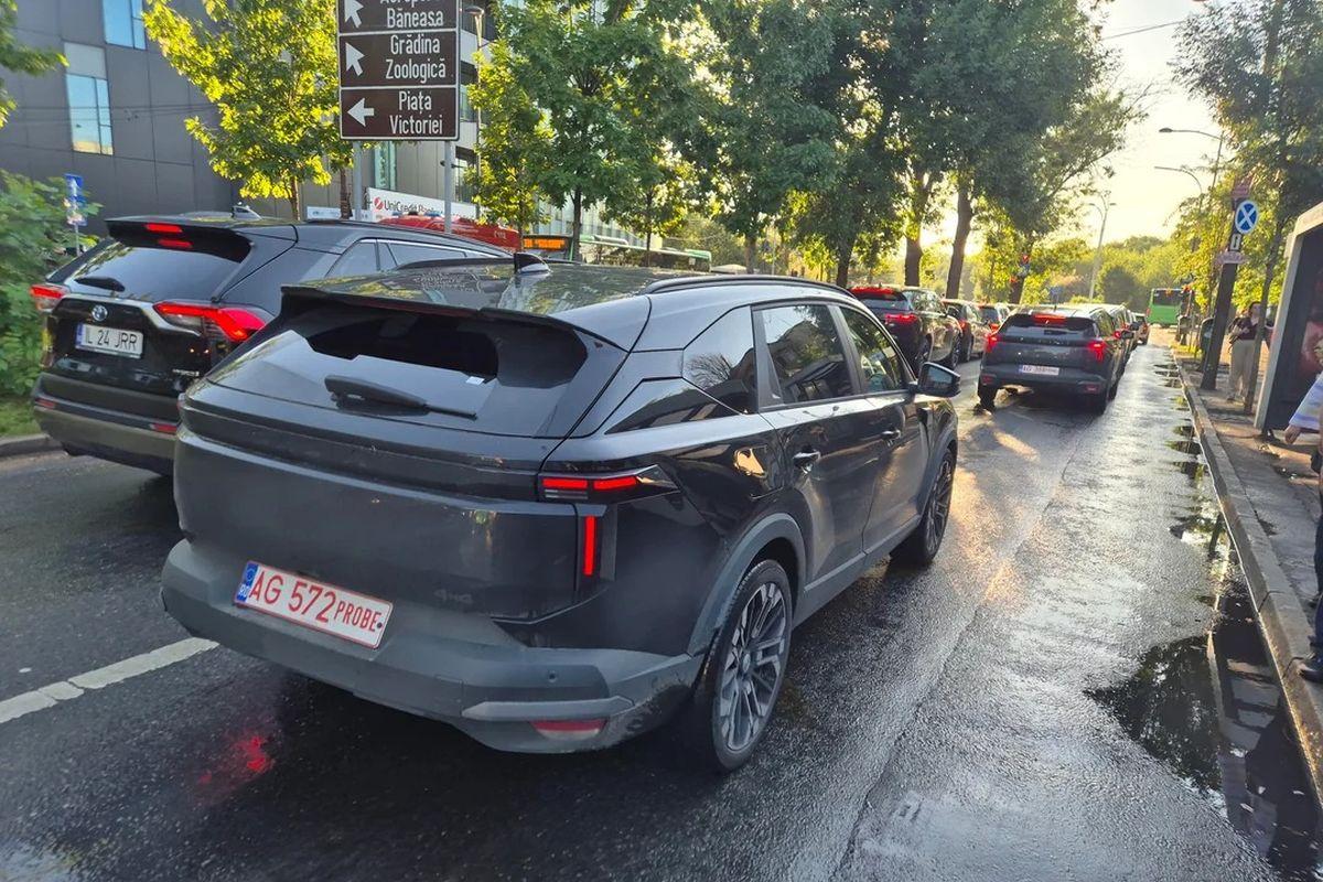 Noul model Dacia a fost zărit pe străzi! Imagini-spion cu mașina » Urmează să fie lansată în 2026: „Arată ciudățel”