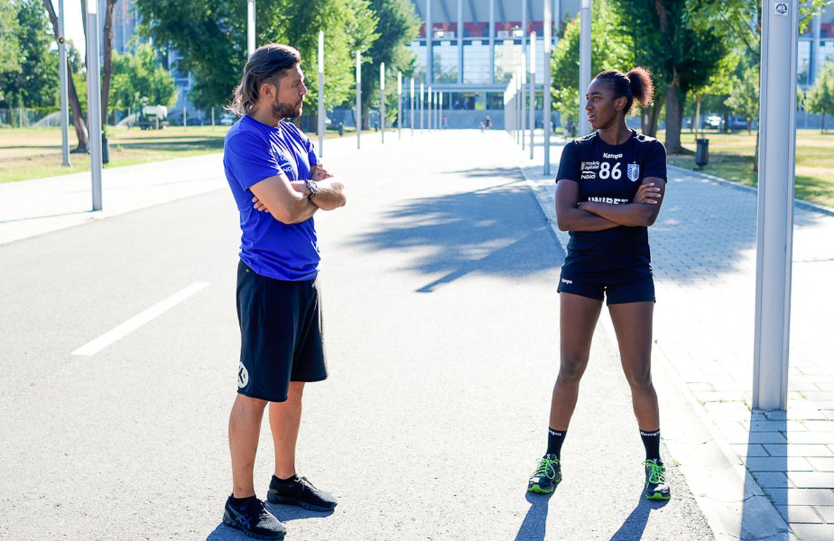 CSM București se antrenează pe Arena Națională » Antrenorul Adrian Vasile: „Stadionul arată bine şi  e o plăcere să alergi pe gazon”