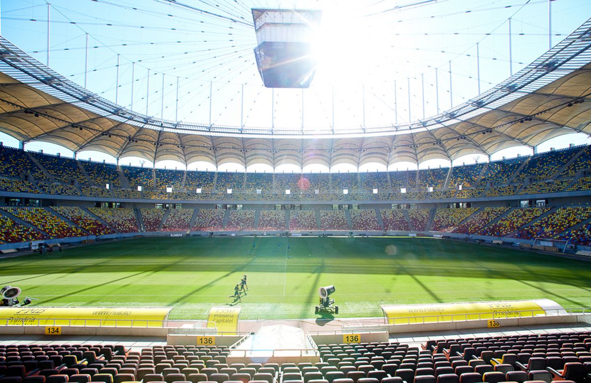 CSM București se antrenează pe Arena Națională » Antrenorul Adrian Vasile: „Stadionul arată bine şi  e o plăcere să alergi pe gazon”