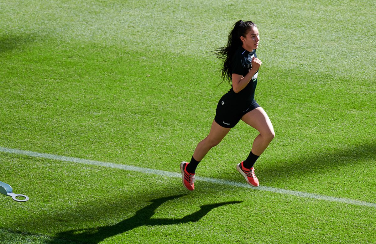 CSM București se antrenează pe Arena Națională » Antrenorul Adrian Vasile: „Stadionul arată bine şi  e o plăcere să alergi pe gazon”