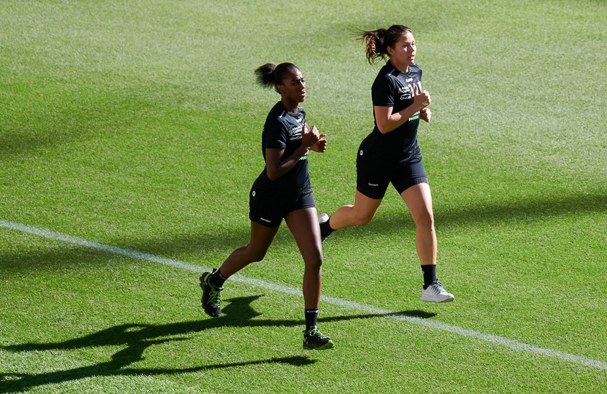 CSM București se antrenează pe Arena Națională » Antrenorul Adrian Vasile: „Stadionul arată bine şi  e o plăcere să alergi pe gazon”