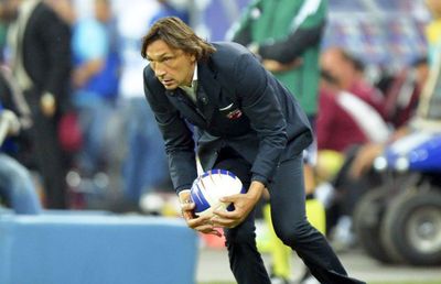 A șomat în ultimii 5 ani » Cine e antrenorul dorit de Dinamo: CV catastrofal în afara României + ar fi unic în Liga 1