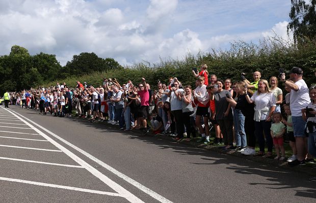 Mesajul Reginei Elisabeta pentru naționala Angliei înainte de finala EURO 2020 cu Italia + Atmosferă senzațională la plecarea din cantonament