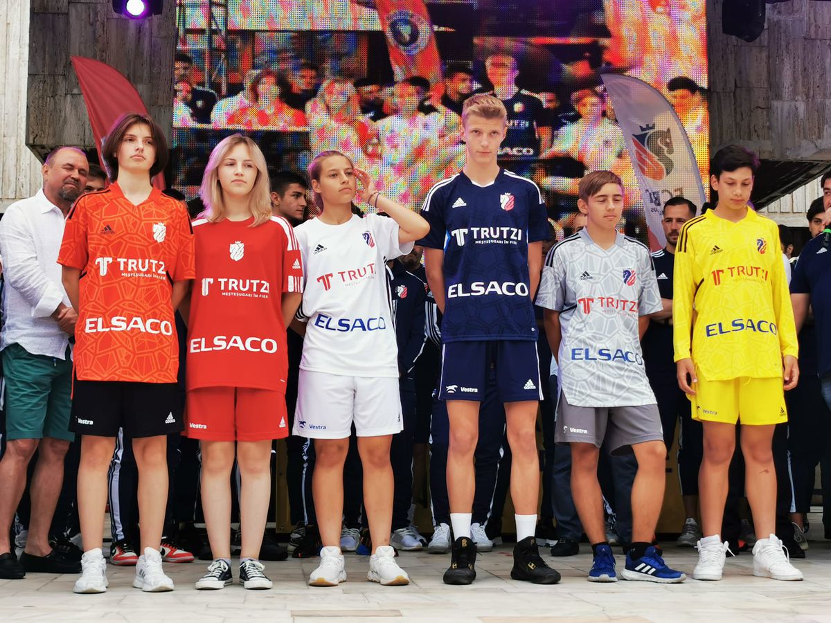 Rebranding complet la clubul din Liga 1 » Patronul a pus calul pe emblemă, și-a lansat berea proprie și a anunțat plecarea căpitanului: „Să te întorci ca antrenor!”