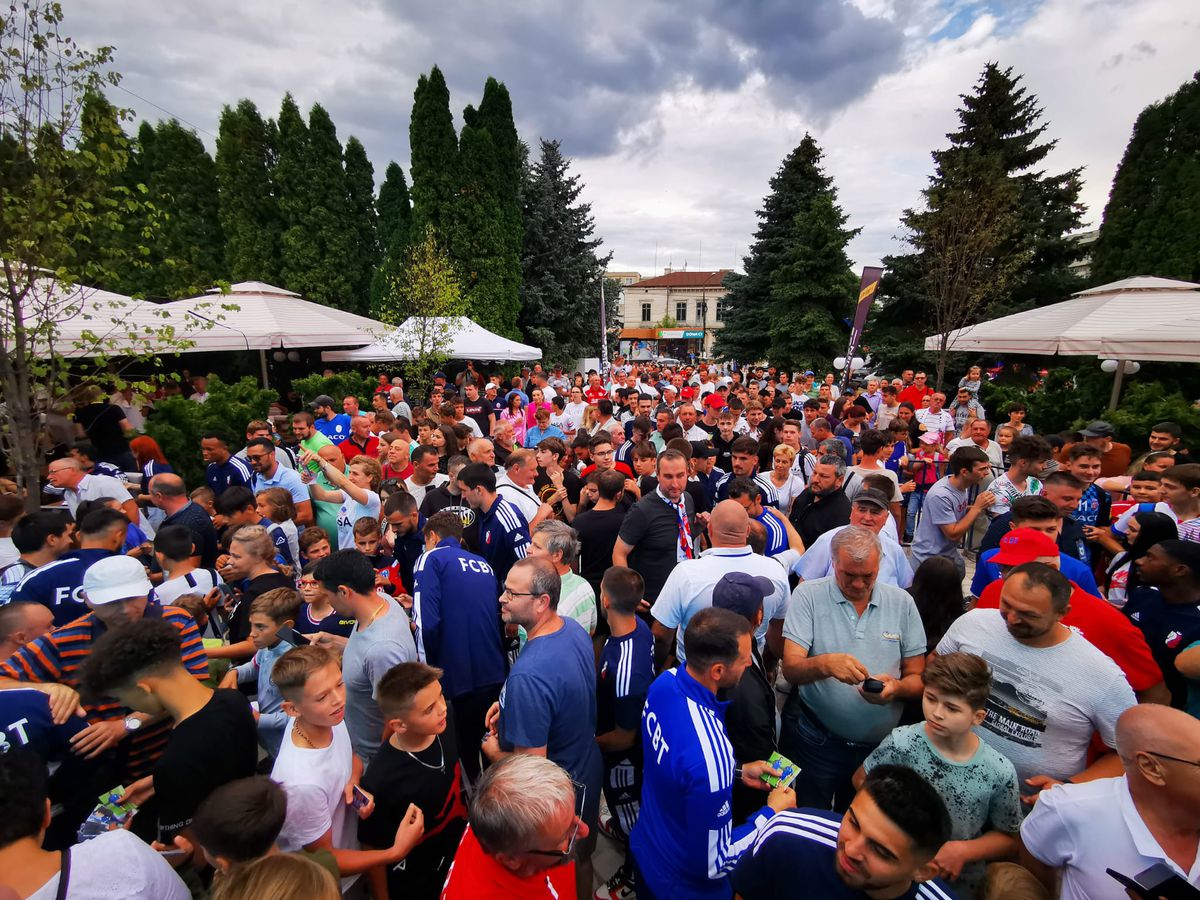 FC Botoșani, prezentare echipament și siglă