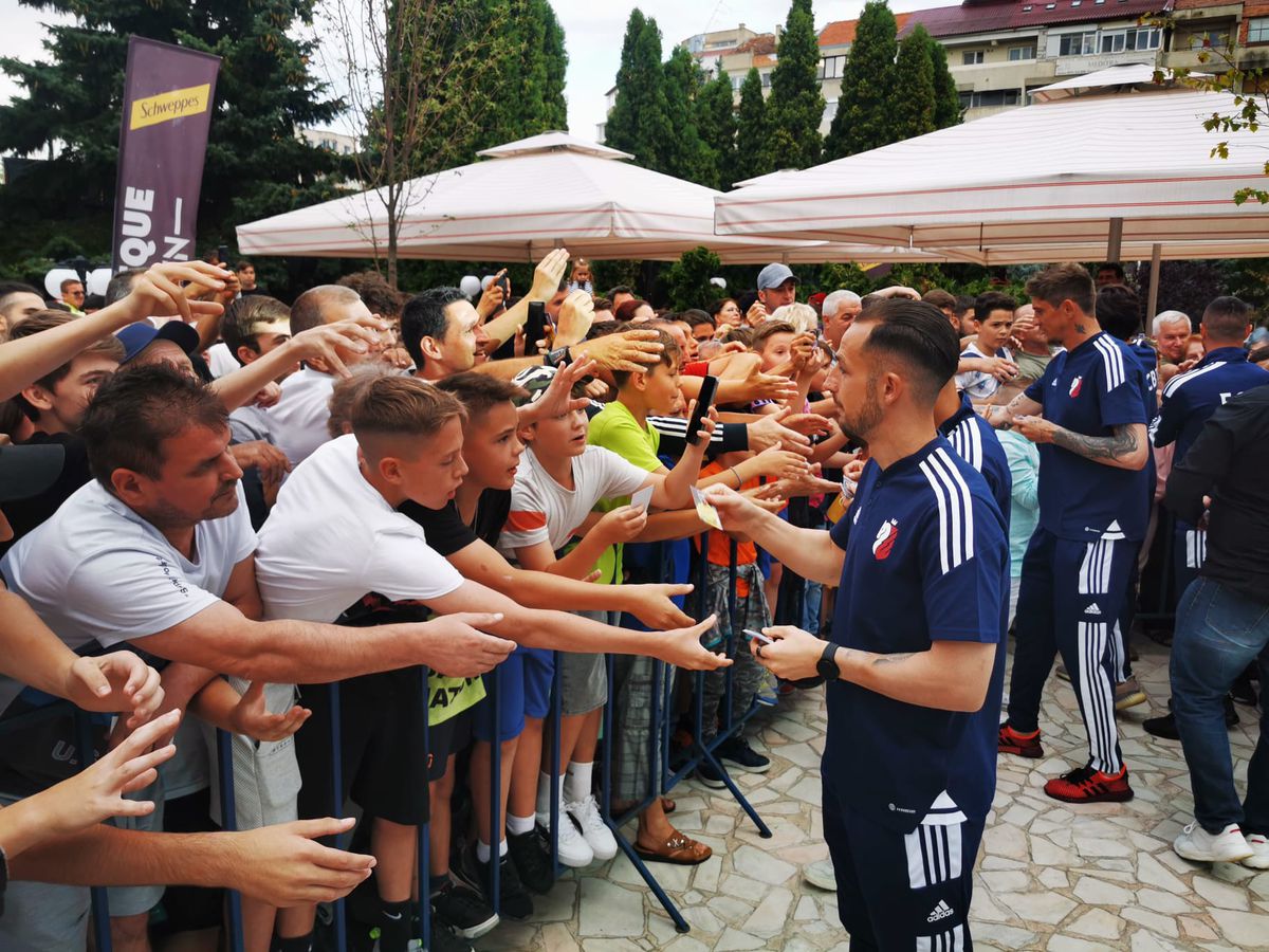 FC Botoșani, prezentare echipament și siglă