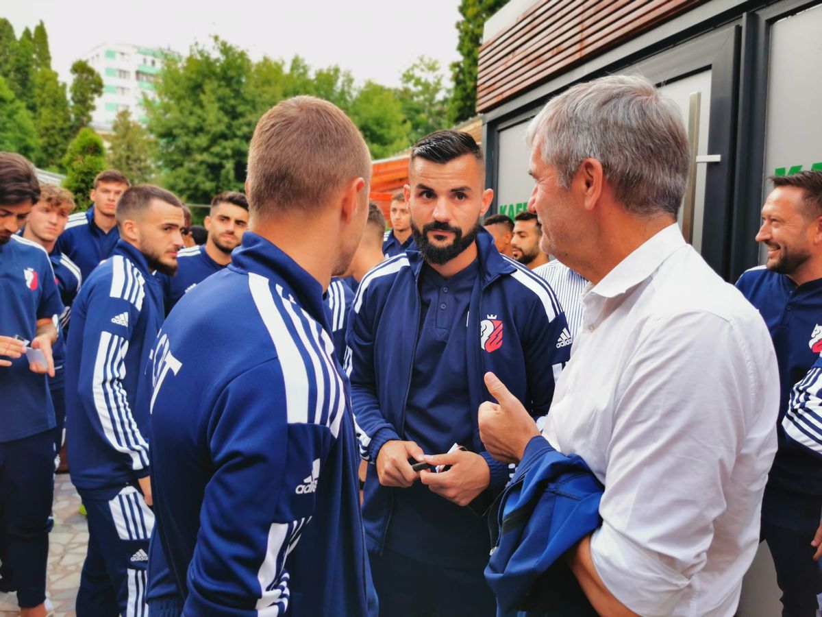 FC Botoșani, prezentare echipament și siglă