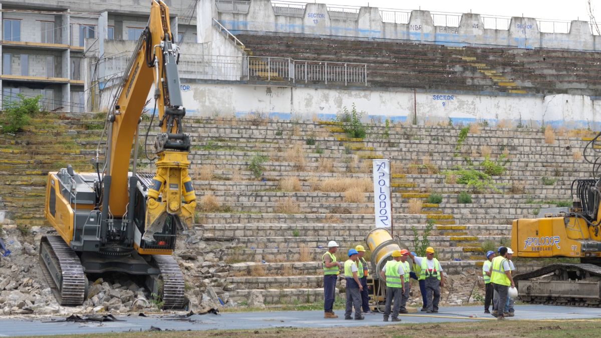 Au intrat buldozerele pe stadionul din Constanța! Imagini spectaculoase surprinse de reporterii GSP + cum va arăta noua arenă