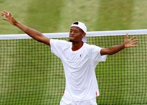 Continuă miracolul la Wimbledon » La prima prezență pe tabloul principal, „geniul” american trece de Tsitsipas și ajunge în „sferturi” + în octombrie era analist TV și vorbea despre Halep