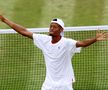 Christopher Eubanks (27 de ani, 43 ATP) continuă parcursul senzațional de la Wimbledon 2023. L-a învins pe grecul Stefanos Tsitsipas (24 de ani, 5 ATP), scor 3-6, 7-6(4), 3-6, 6-4, 6-4, și s-a calificat în sferturile de finală.