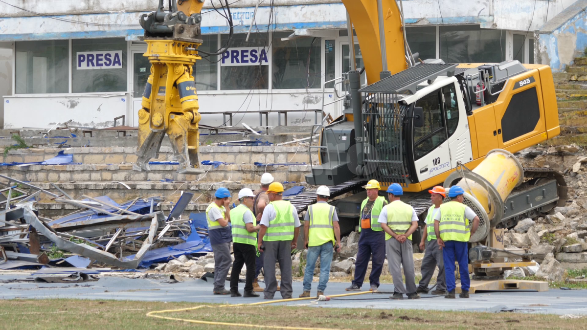 Au intrat buldozerele pe stadionul din Constanța! Imagini spectaculoase surprinse de reporterii GSP + cum va arăta noua arenă