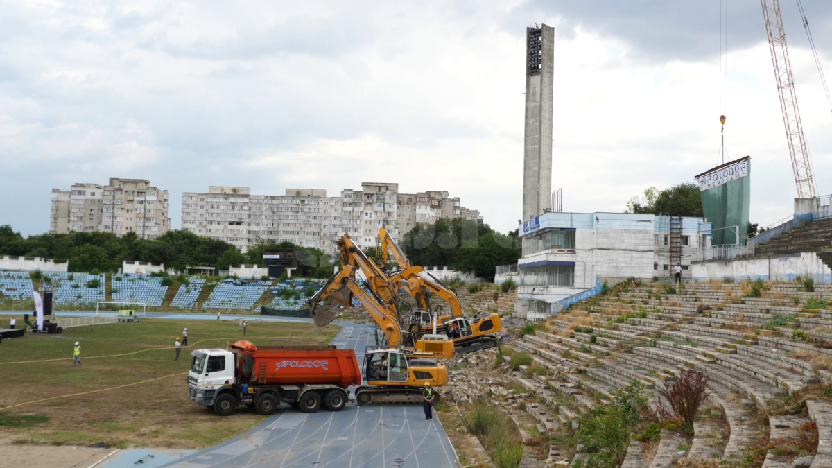 Au intrat buldozerele pe stadionul din Constanța! Imagini spectaculoase surprinse de reporterii GSP + cum va arăta noua arenă