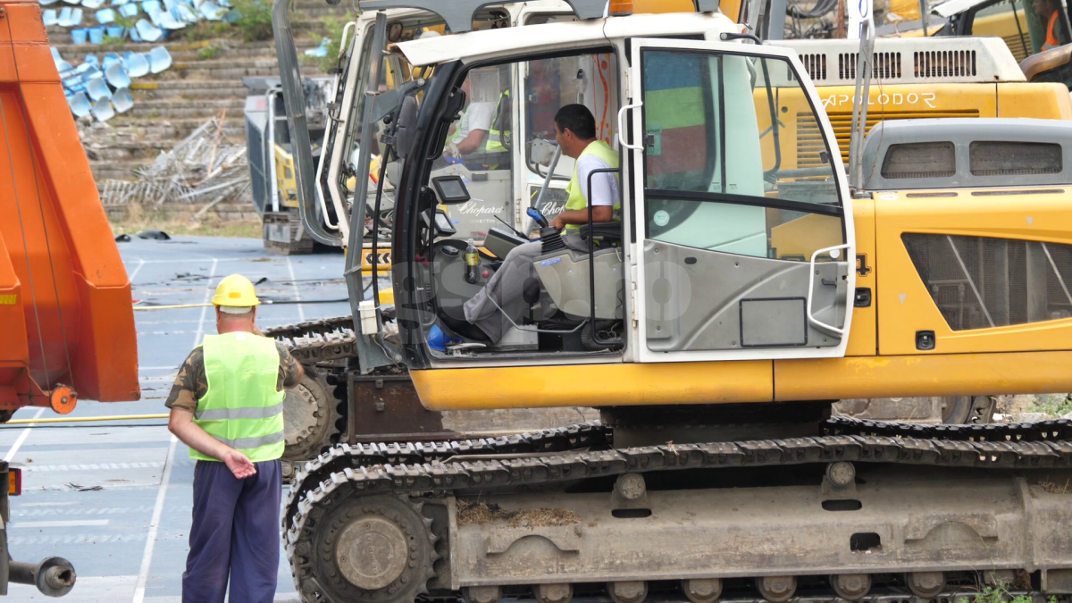 Au intrat buldozerele pe stadionul din Constanța! Imagini spectaculoase surprinse de reporterii GSP + cum va arăta noua arenă