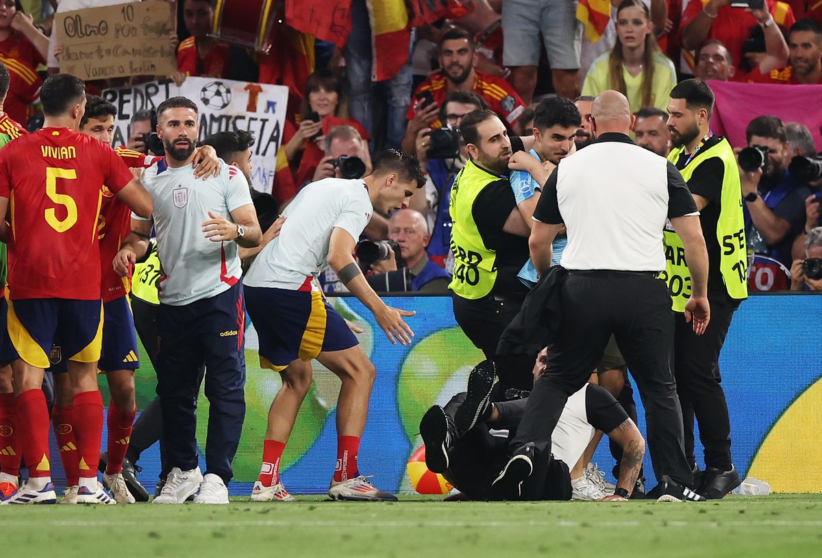 Alvaro Morata, „accidentat” de un steward după Spania - Franța