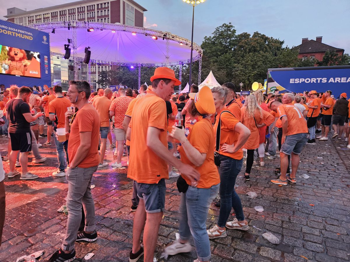 Invazia Oranje » Atmosferă electrizantă în fan zone-ul din Dortmund