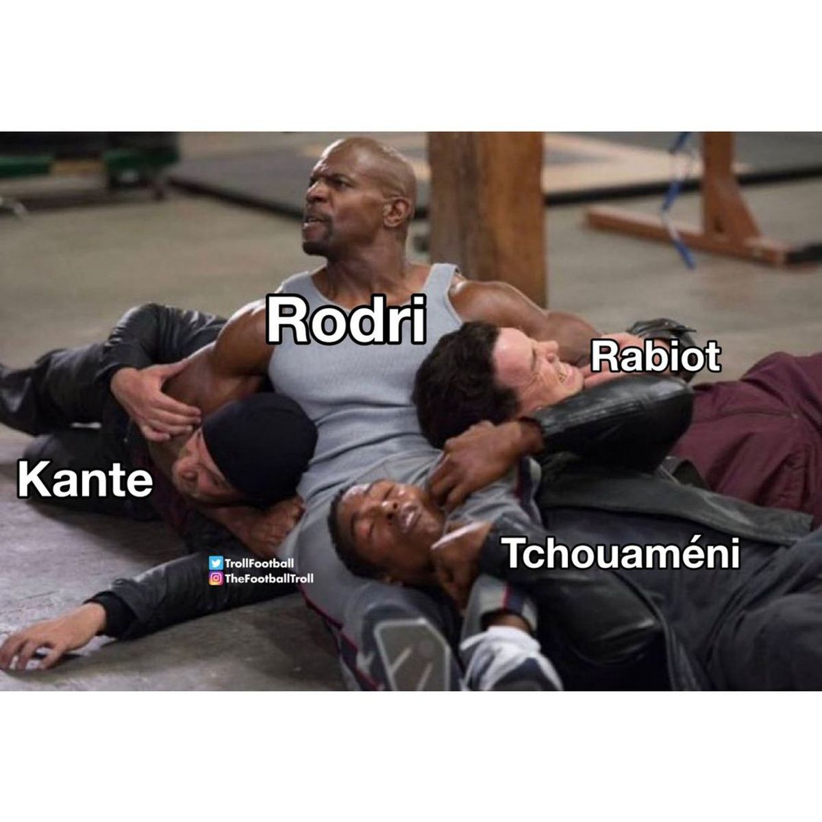 Francezii nu au scăpat de ironii după ce au fost trimiși acasă de spanioli » Cele mai tari glume apărute pe internet