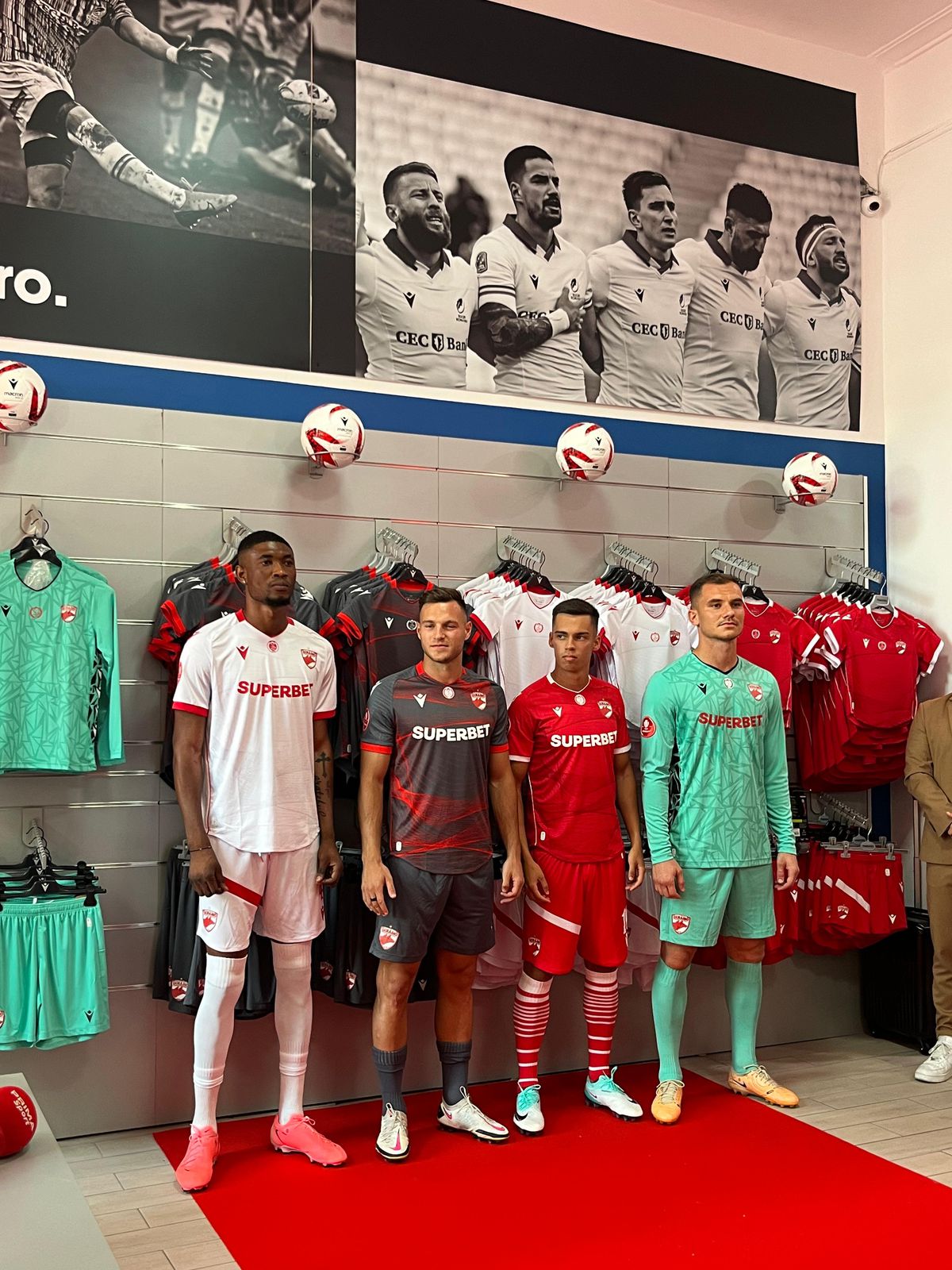 Dinamo și-a prezentat echipamentul pentru sezonul viitor