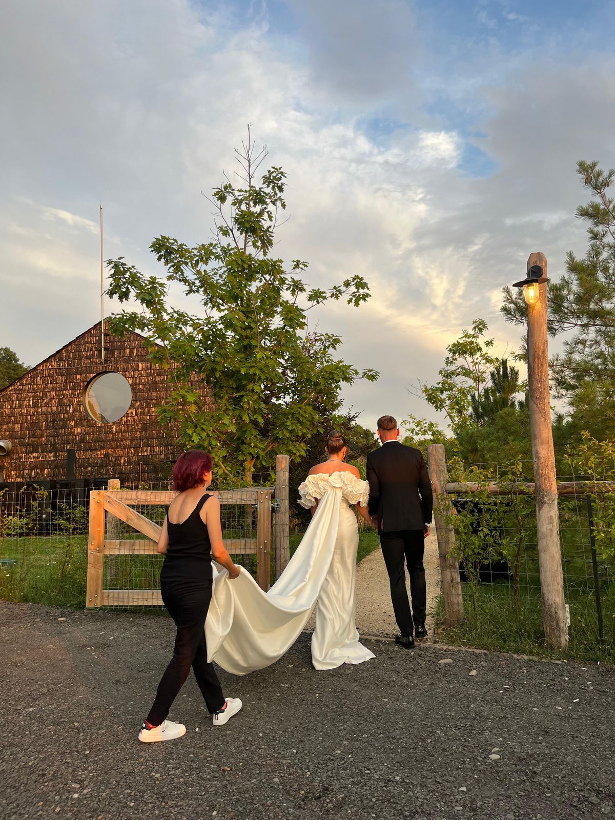 Imagini de la nunta lui Denis Drăguș » Nașul mirilor, Marius Șumudică, în frac la Ciolpani: „Budescu și Alibec sunt apă de ploaie pe lângă el!”