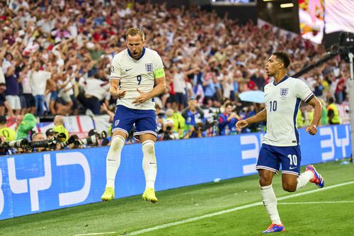 Harry Kane (30 de ani), atacantul celor de la Bayern Munchen, a devenit primul jucător din istoria Campionatelor Europene care înscrie 6 goluri în fazele finale ale competiției.