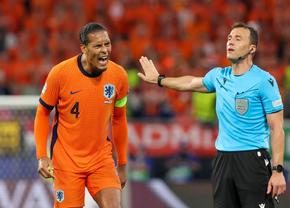 Furtună oranj » Van Dijk acuză: „Ați văzut ce a făcut arbitrul după ce a fluierat finalul? Asta vă va oferi o idee despre ce s-a întâmplat azi!”