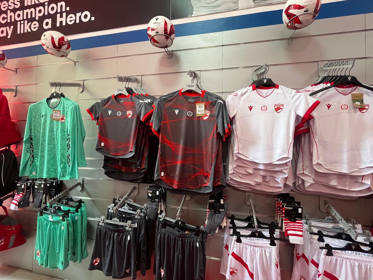 Dinamo și-a prezentat echipamentul pentru sezonul viitor