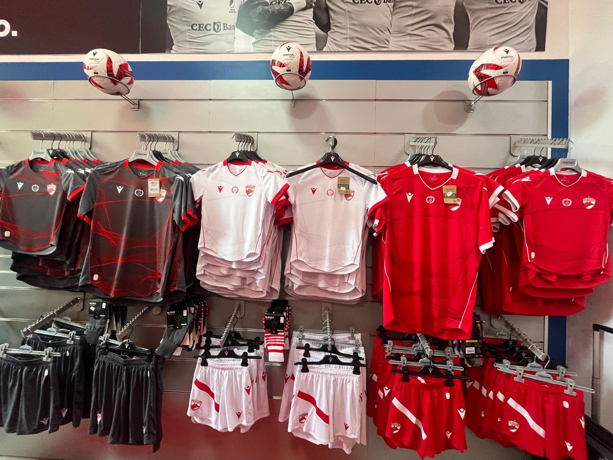 Dinamo și-a prezentat echipamentul pentru sezonul viitor