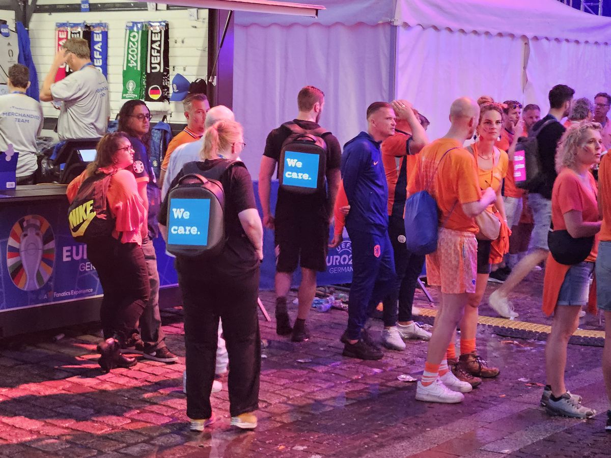 Atmosfera din fan zone-ul Olandei în timpul meciului cu Anglia, din semifinalele de la Euro 2024