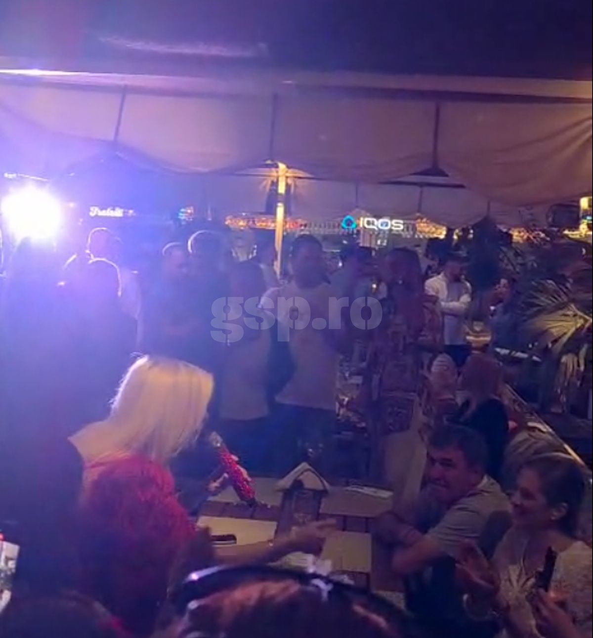 Loredana, show pe masa lui Gică și Ianis Hagi » Petrecere „legendară” joi seara în stațiunea Mamaia! Tot „numărul”, surprins de GSP