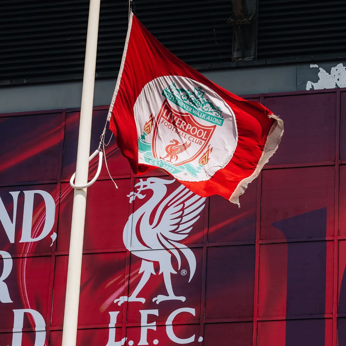 Jucătorul de la care Diogo Jota a „moștenit” numărul 20 la Liverpool a venit pe Anfield pentru a-i aduce un ultim omagiu portughezului