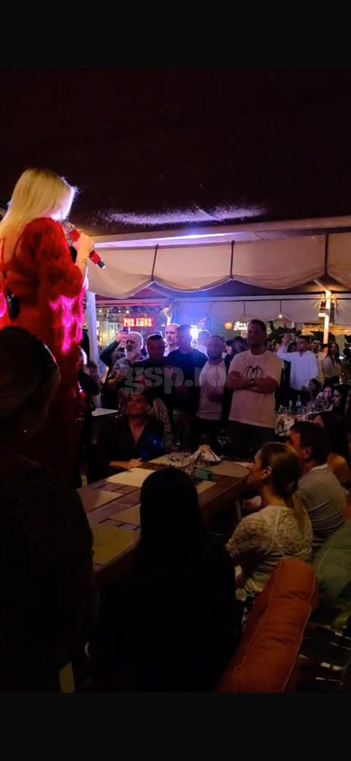 Loredana, show pe masa lui Gică și Ianis Hagi » Petrecere „legendară” joi seara în stațiunea Mamaia! Tot „numărul”, surprins de GSP