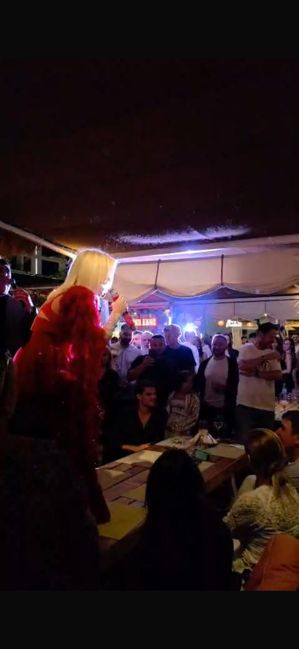 Loredana, show pe masa lui Gică și Ianis Hagi » Petrecere „legendară” joi seara în stațiunea Mamaia! Tot „numărul”, surprins de GSP